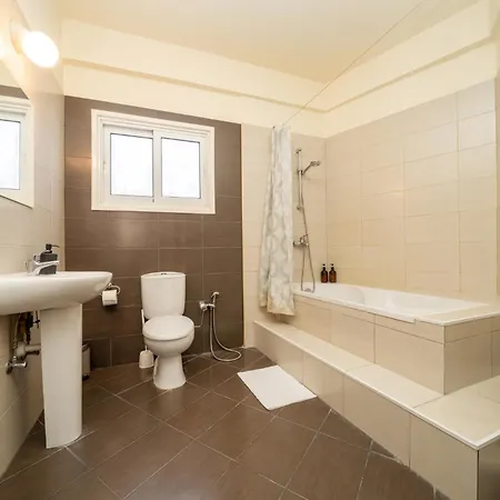 2 Bedroom Flat Lejlighed